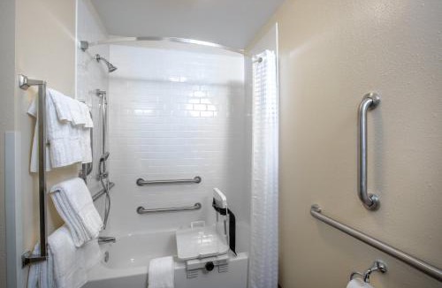 Millard Hotel | Candlewood Suites - Omaha Millard Area by IHG