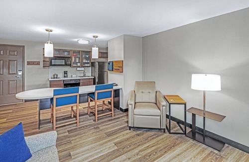 Topeka Hotel | Candlewood Suites Topeka West by IHG