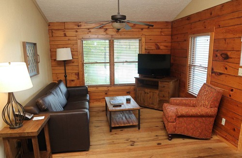 Gordonsville Cabin | Capacious Shenandoah Crossing, 2 Bedroom Resort Cabin