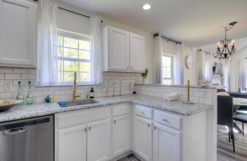 Whitesboro House | Cape May Rose - Quiet Convenient Location Sleeps 10