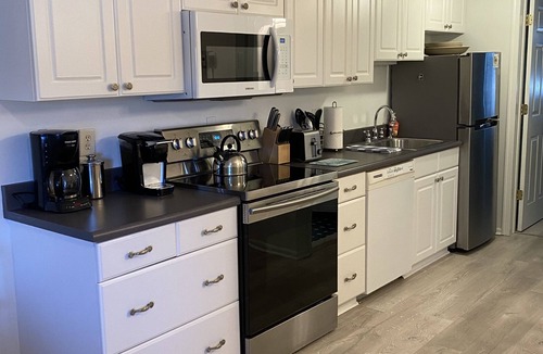 Admiral Estates Condo | Cape Roc Condo with Ocean Views and Heated Pool 1/2 Block to the Beach
