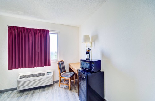 Mexico Hotel | Capital O Amerihost Inn and Suites Mexico Hwy 54 MO