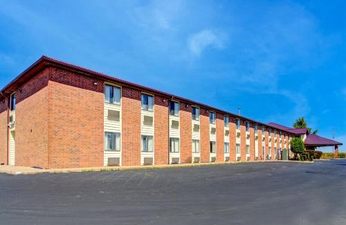 Mexico Hotel | Capital O Amerihost Inn and Suites Mexico Hwy 54 MO