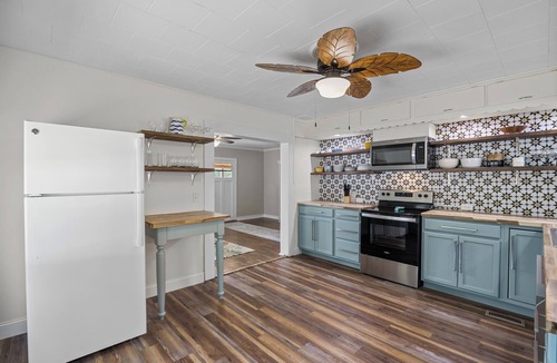 Oriental Cottage | Captains Cottage in the Village, Walk/Bike in town