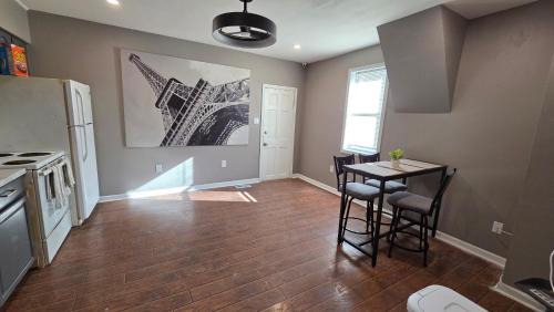 Downtown Baltimore Apartment | Carey Street - B2 shared space