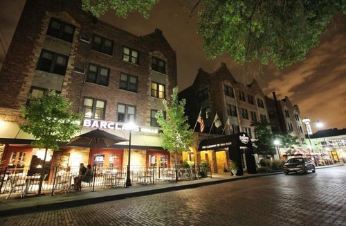 Oak Park Hotel | Carleton of Oak Park