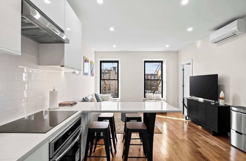 Carroll Gardens Apartment | Carroll Place II | Bright 3BR Carroll Gardens Apt