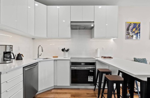 Carroll Gardens Apartment | Carroll Place II | Bright 3BR Carroll Gardens Apt