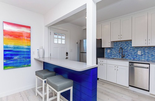 Fenwick Island House | Casa Del Sol, 2 bedroom condo in Fenwick Island! Walking distance to the beach. Free WIFI, Shopping and more!