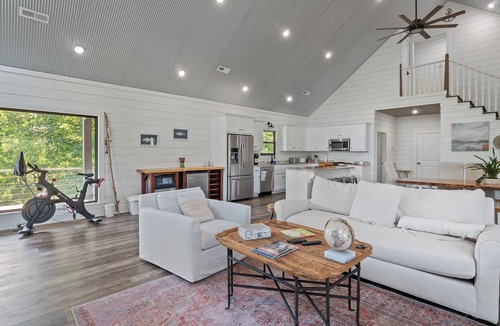 Crane Hill House | Casa Lago - Smith Lake beauty! Lakefront retreat!