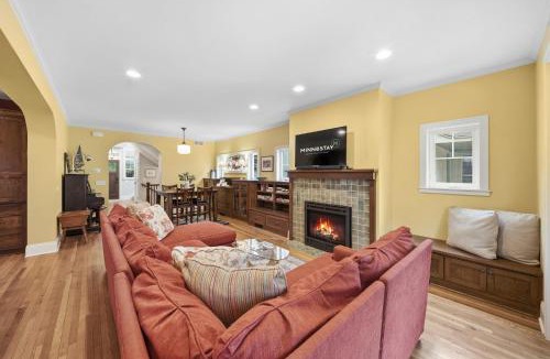 Linden Hills House | Casa Roja
