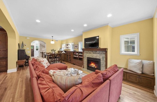 Linden Hills House | Casa Roja