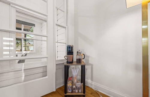 Cherrywood House | Casa Sol on Manor Near UT Walkable East Austin Hot Spots Sleeps 8