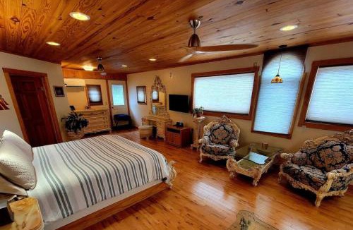 Stanardsville Apartment | Cascina Rococo at White Lotus Eco Spa Retreat