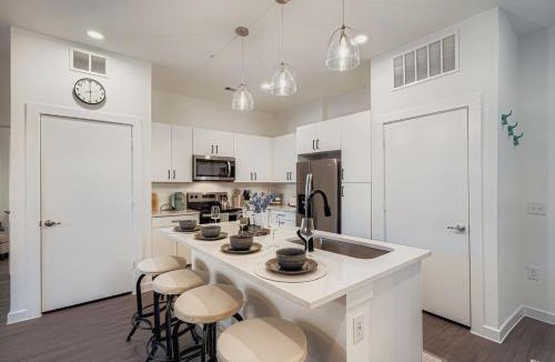 McNeil Apartment | Casita Lone Star - Pool Views - Free Parking