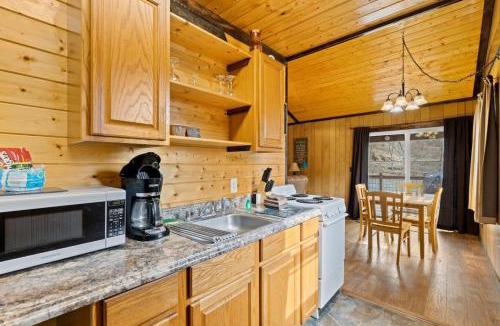 Dillsboro House | Cast Away - Riverfront Cabin, Mountain Views, Fishing, and Hiking!