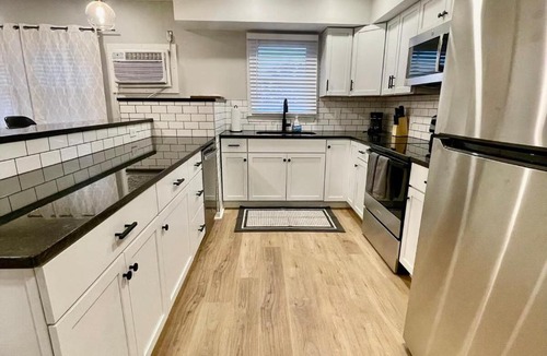 Joslyn Castle Apartment | Cathedral 5-Walking Distance to UNMC