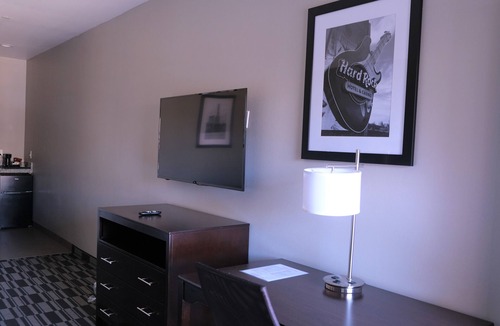Tulsa Hotel | Catoosa Inn & Suites