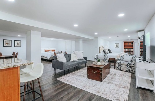 Jefferson Park Avenue Apartment | Cavalier Cocoon