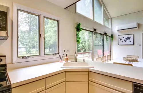 Harbeson Cabin | Cecelia's Retreat - 3-bedroom mid century secluded lewes beach cabin