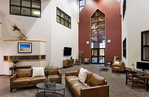 Chamberlain Hotel | Cedar Shore Resort