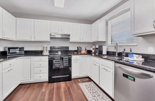 Louisville House | Centerpoint Getaway - The Center of FUN in East TN!
