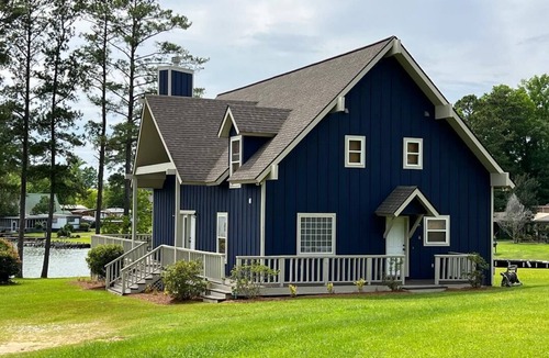 Dadeville Cabin | Centerport GetAway, Family size cabin. Near restaurants, golf and AU football