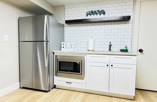Westminster House | Central 5-BR Retreat with Basement Kitchenette & Convenient Freeway Access