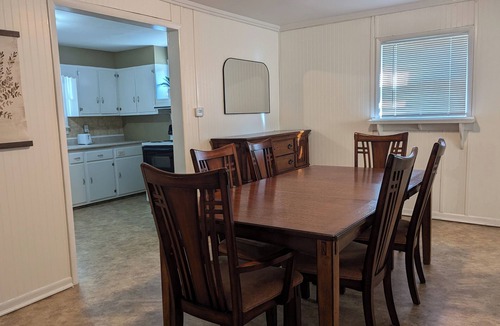 Kirksville House | Central City Escape : 2 Bedroom/Large Yard/Trailer Parking