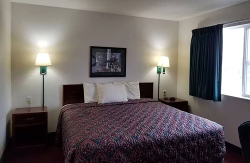 Dell Rapids Hotel | Central Dell Rapids Stay | Free Breakfast | Parks & Local Attractions Nearby