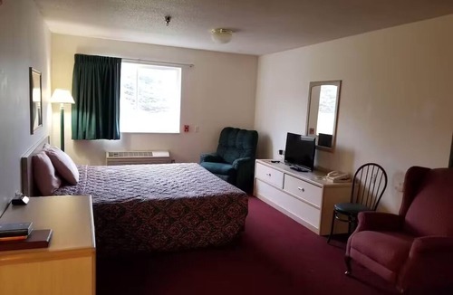 Dell Rapids Hotel | Central Dell Rapids Stay | Free Breakfast | Parks & Local Attractions Nearby
