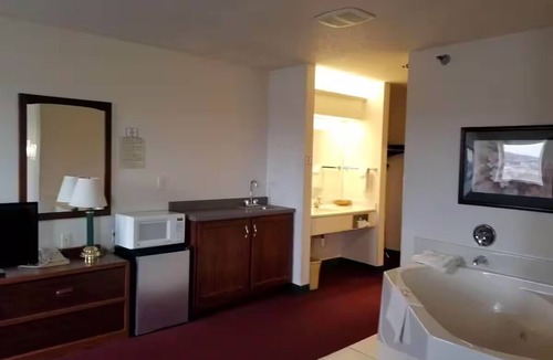 Dell Rapids Hotel | Central Dell Rapids Stay | Free Breakfast | Parks & Local Attractions Nearby