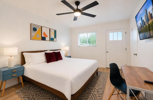 Hancock Apartment | Central Hyde Park 2BR king suites close to UT, Moody Center, DT