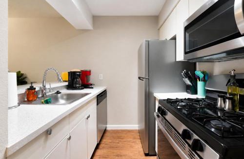 Cherrywood Apartment | Central Quaint 1BR King Suites Close to UT, Moody Center, & DT