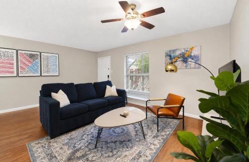 Cherrywood Apartment | Central Quaint 1BR King Suites Close to UT, Moody Center, & DT