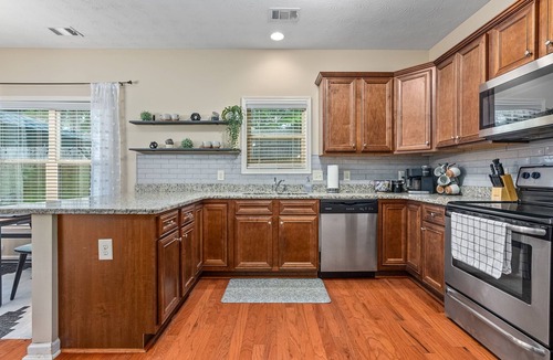 Opelika House | Central to RTJ, Downtown Auburn & Opelika - Sleeps 12 - Memory Foam Mattresses