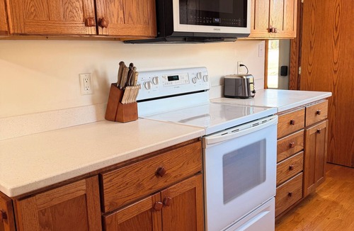 West Des Moines House | Central WDM Cottage - Clean, Quiet & Updated