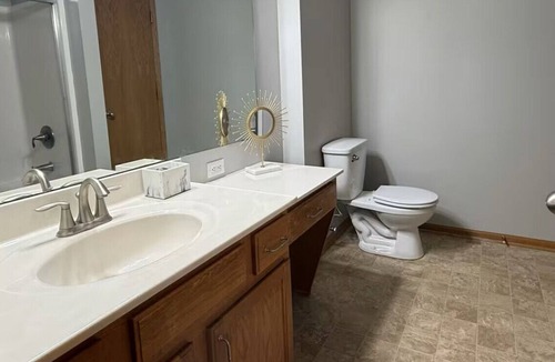 North Central Omaha House | Centrally located 3 bedroom Family Retreat in Omaha