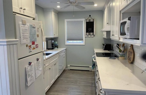 Surf City House | Centrally located cape cod close to the bay and beach in Surf City