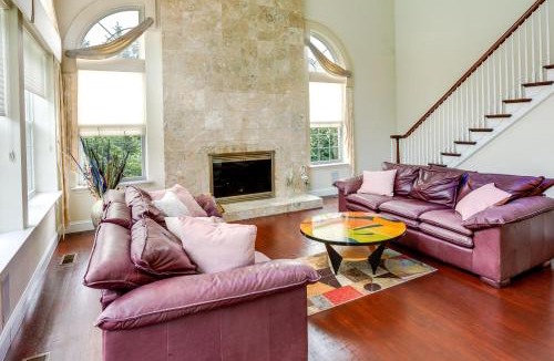 Mainland House | Centrally Located Family Home w/Pool