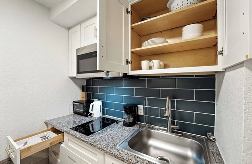 St. Johns Apartment | Centro Flats 521 I Comfy and Spacious Studio