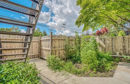 Charles Village Apartment | Charles Village 1-BR, Walk to Johns Hopkins