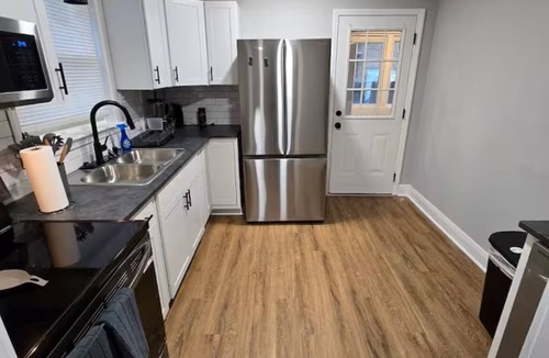 Starmount House | Charlotte Cozy Charm: Cozy Retreat with BBQ Oasis
