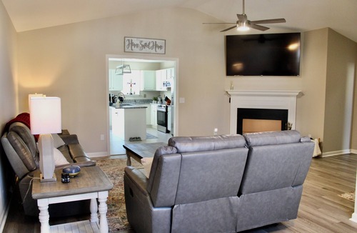 Five Forks House | Charm, Convenience, Comfort & Cleanliness in this delightful Simpsonville home!