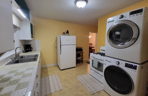 Devils Lake House | Charmer on 4th · 3BR/2BA · Downtown · Fire Pit · Fenced Yard · Enclosed Porch