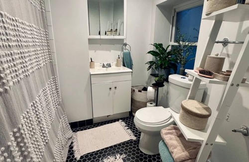 Greenpoint Apartment | Charming 1-bedroom apartment in vibrant Brooklyn