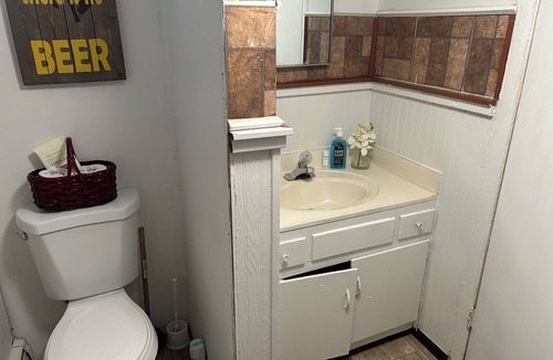 Gillette Apartment | Charming 1-bedroom apartment in fabulous Gillette with AC