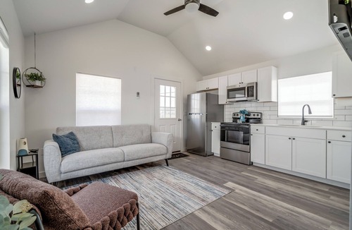 El Reno Cottage | Charming 1-bedroom cottage on historic Rt. 66 on the west side of Yukon.