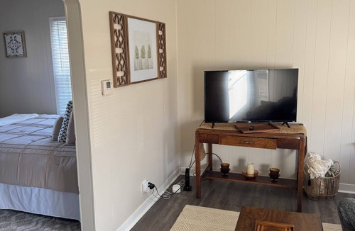 Ottumwa House | Charming 1-bedroom house with WiFi, AC in welcoming Ottumwa