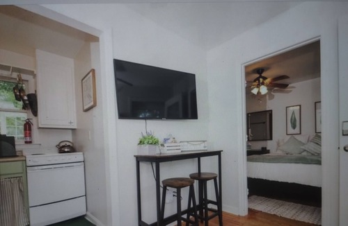 Wrightsboro Cottage | Charming 1-bedroom Tiny House w/Chickens close to Downtown and 15 min2 beach